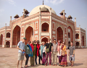 volunteers in agra