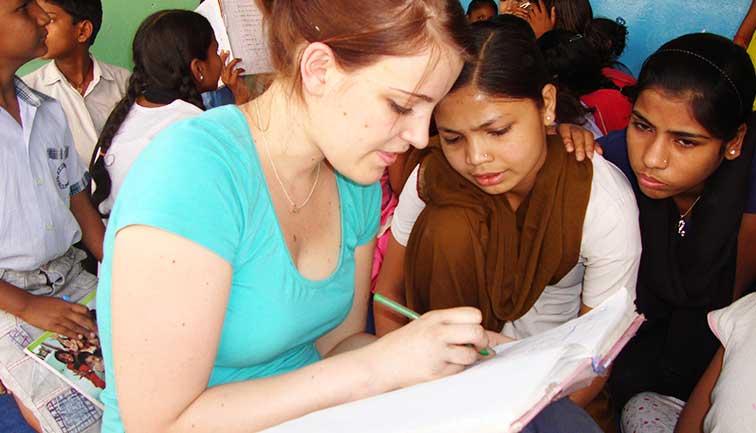 Photo Gallery - Street Children Volunteering in India