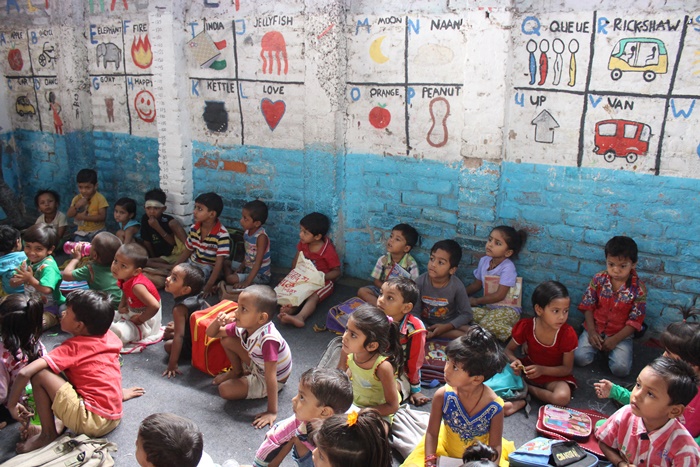 street children volunteering in Delhi India