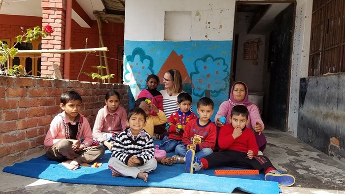 volunteer with children in Palampur India