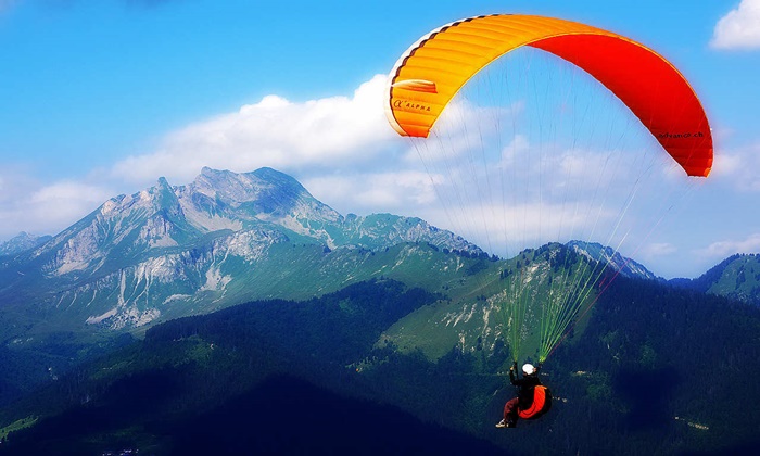 Paragliding bir biling India