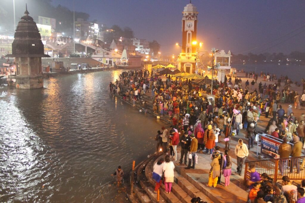 Crowds gathered on the ghats for the evening Ganga Aarti at Har Ki Pauri in Haridwar